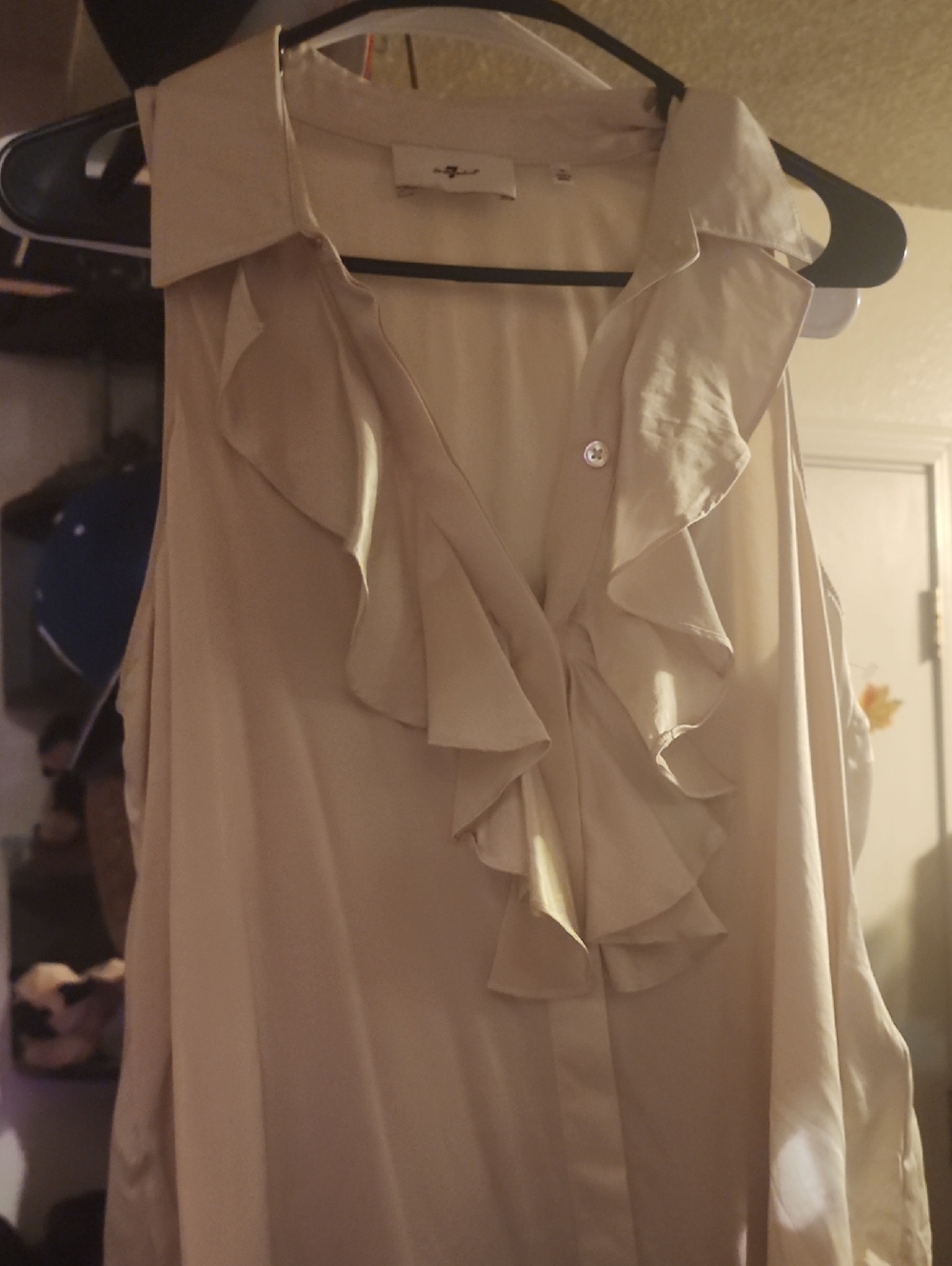 7 For All Mankind Cream Ruffle-Front Sleeveless Blouse